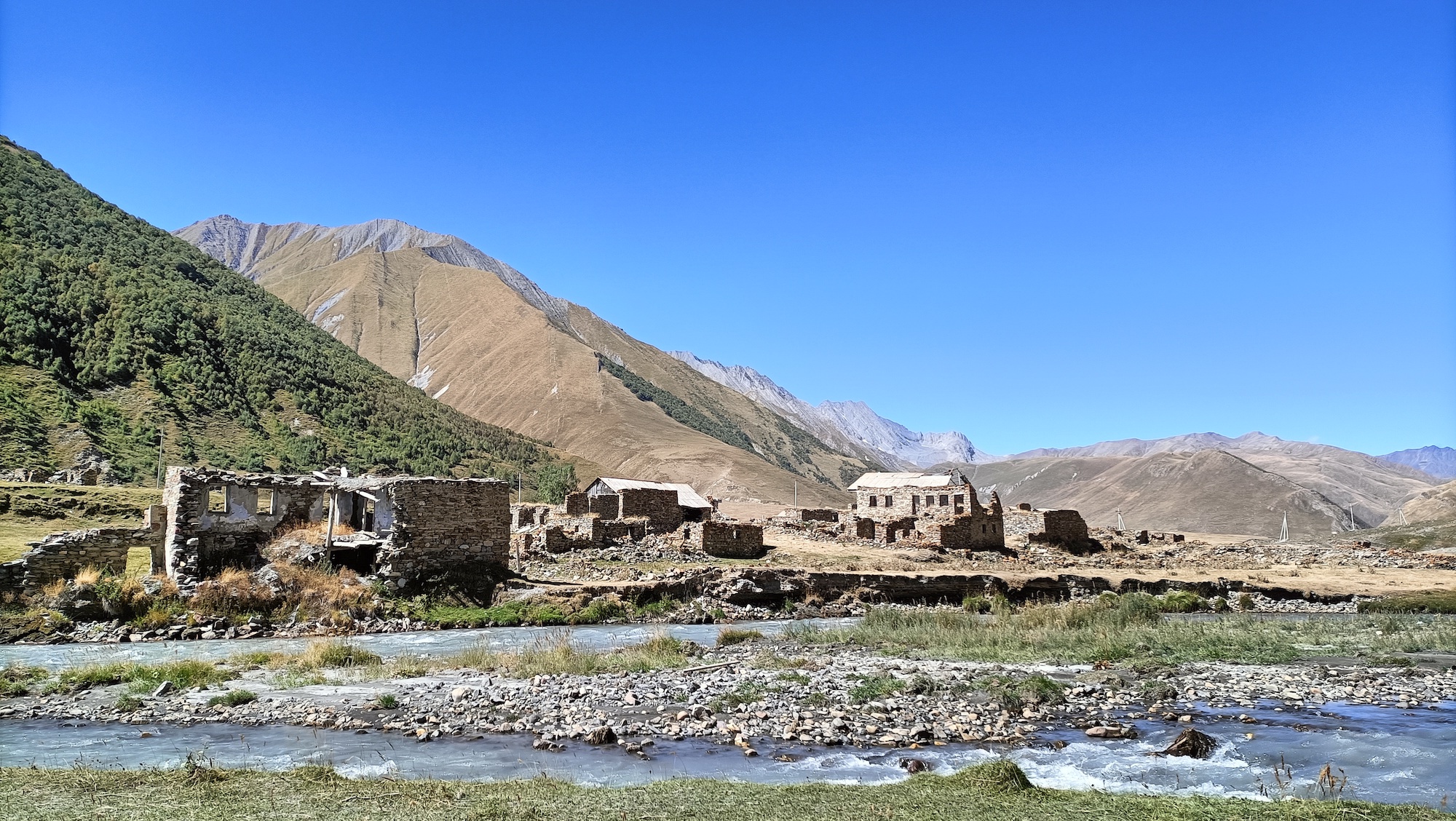 Kleine Stadt in Georgien